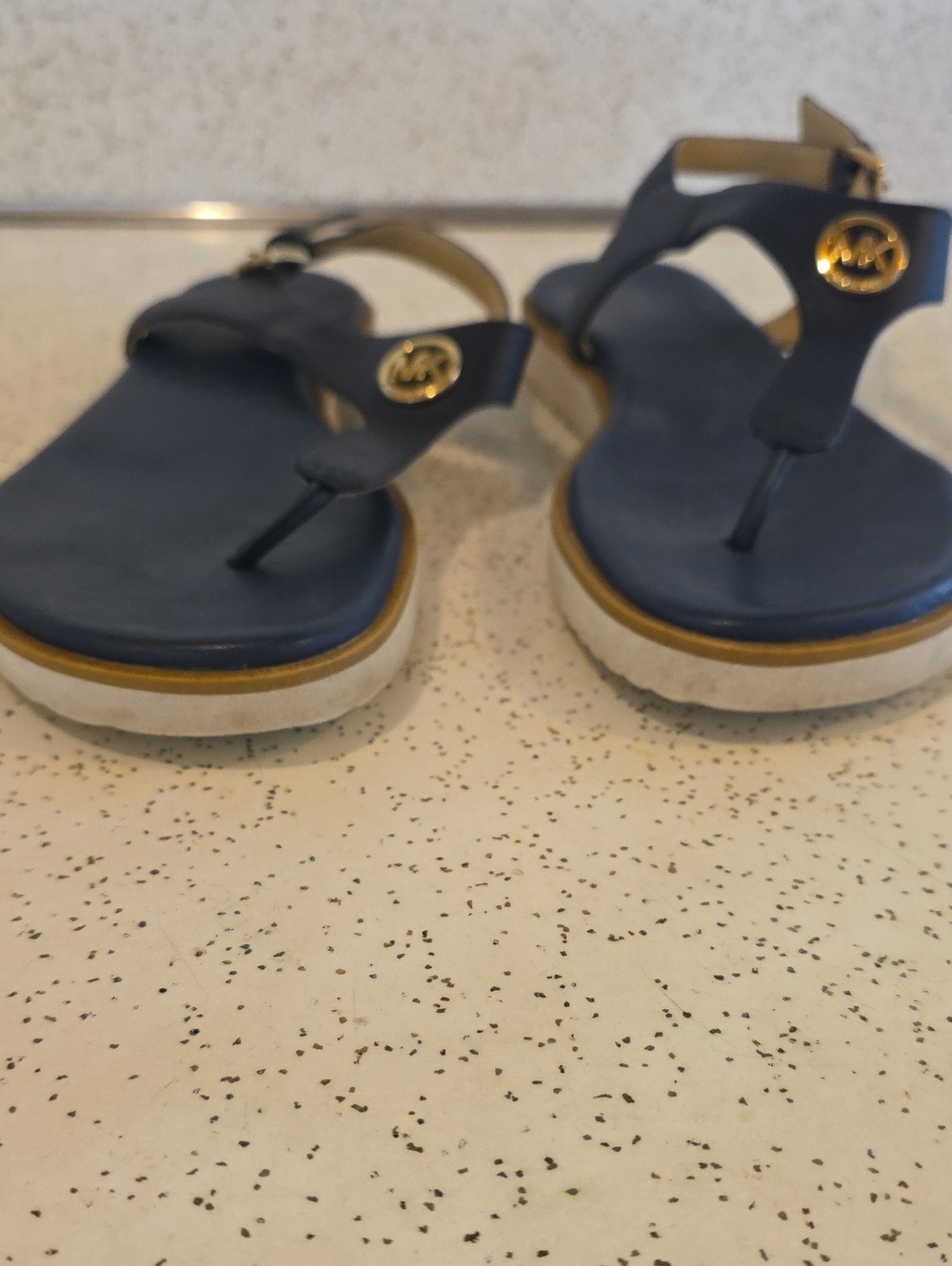 Michael Kors Women's Judy Leather Thong Sandals Gold Logo Ankle Strap 7.5M - Picture 5 of 9